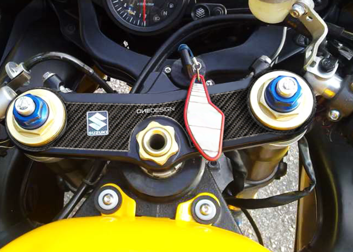 ONEDESIGN Naklejka na półkę kierownicy GSXR 750 2004-2005