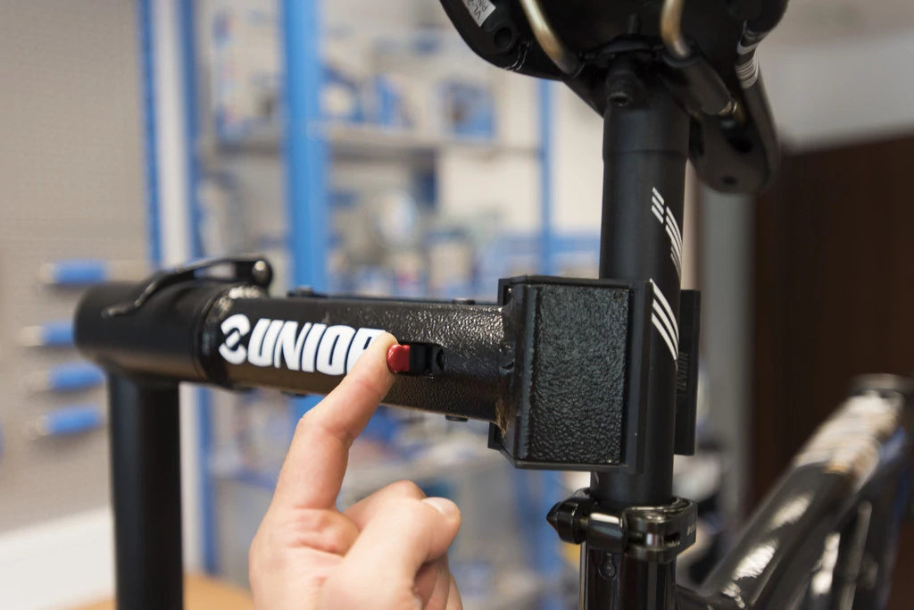 UNIOR Profesjonalny uchwyt do podnośnika Remco Bike Lift Pro Shop Clamp (1693.1Q 627095)