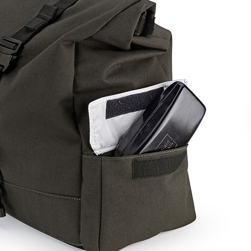KAPPA TORBA NA SIEDZENIE, BAGAŻNIK LUB RAMIĘ 26L (WYS. 29 X SZER. 48 X GŁ. 19CM) KOLOR OLIWKOWY CIEMNY (CAFE RACER RAMBLER) – zdjęcie 3