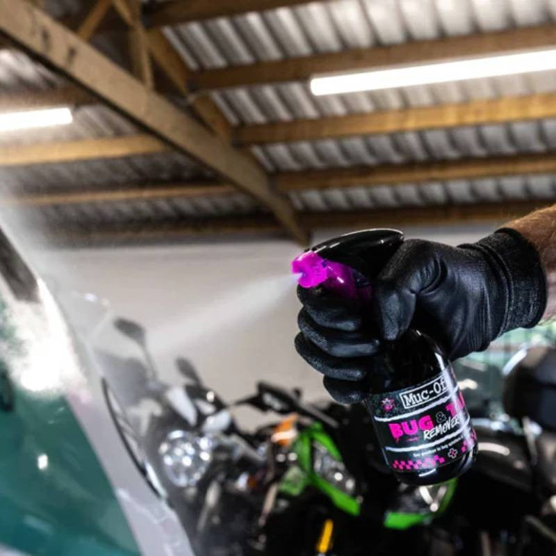 Bezpieczny preparat do usuwania owadów i resztek asfaltu z szyb, karoserii, owiewiek 250 ml MUC-OFF