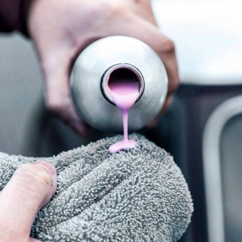 Preparat polerująco - zabezpieczający na bazie wosku carnauba, środek do polerowania "MIRACLE SHINE" - 500ml MUC-OFF