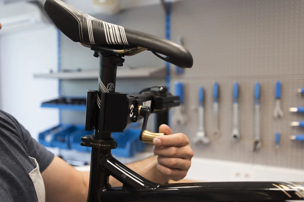 UNIOR Profesjonalny uchwyt do podnośnika Remco Bike Lift Pro Shop Clamp (1693.1Q 627095)