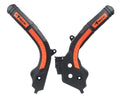 RACETECH (RTECH) OSŁONY RAMY (KOMPLET) BI-MATERIAL SUPER GRIP KTM SX 125/150 '16-18, SX 250 '17-18, EXC/EXCF 250/350/450 '17-19, SXF 250/350/450 '16-18 KOLOR CZARNY POMARAŃCZOWY